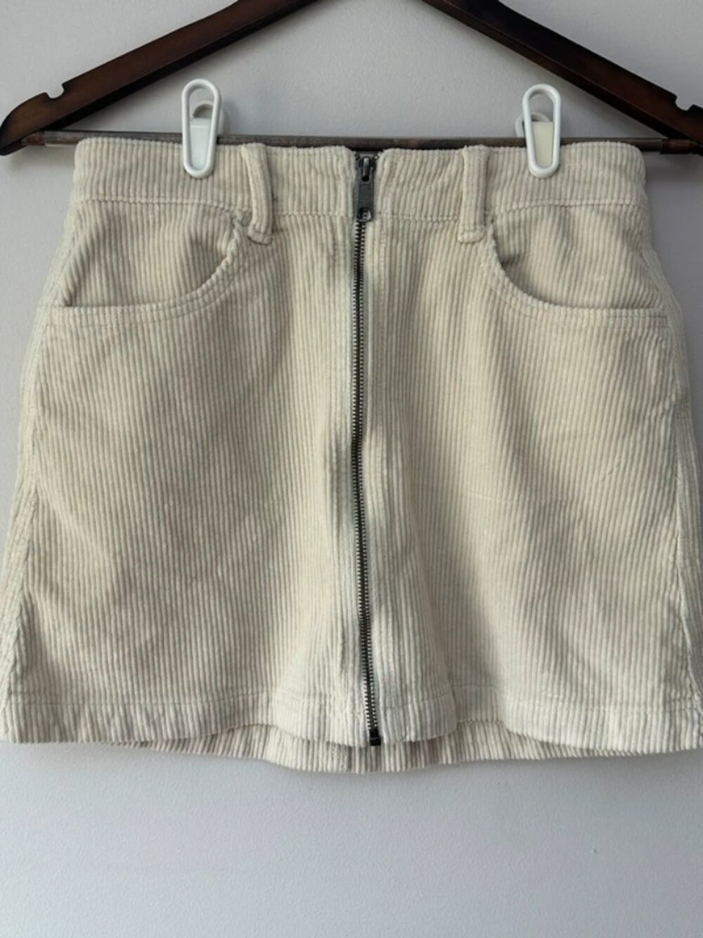 American Eagle Women’s Size 0 Cream Corduroy Front Zip Mini Skirt Super Stretch